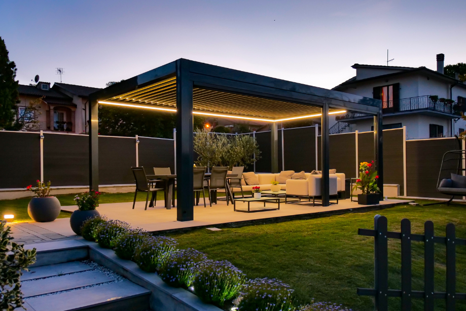 Pergola bioclimatica con illuminazione LED