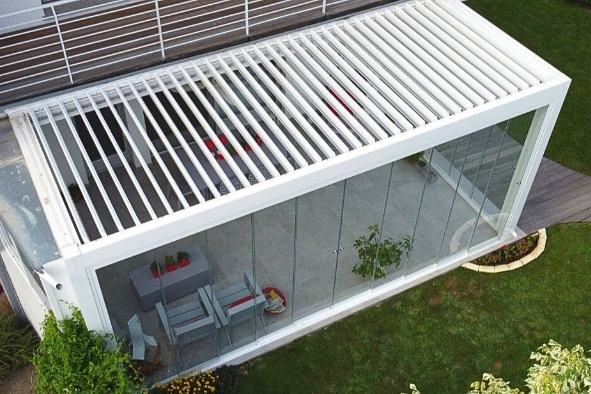 pergola bioclimatica con lamelle orientabili